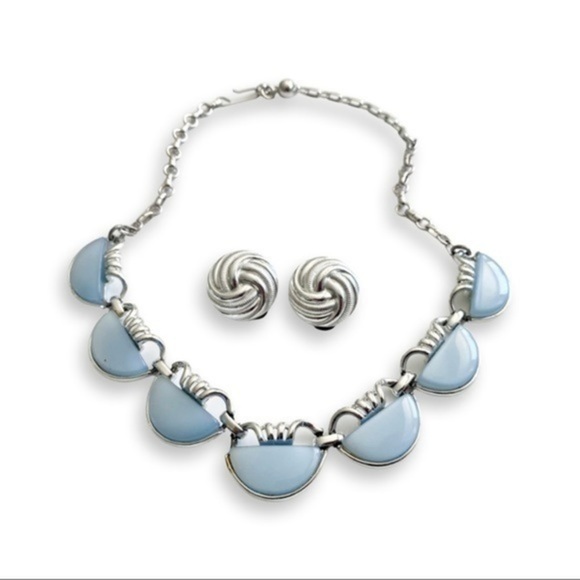 Lisner Jewelry - 𝅺VINTAGE Light Blue and Silver tone Thermoset Half Moon Necklace with Earrings.